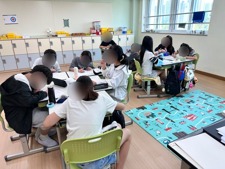 초등학교 교실에서 진행된 미니어처 참여형 교육